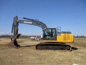 2017 John Deere 210G LC (5)